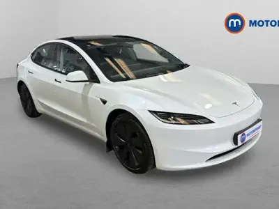 Używany Tesla Model 3 RWD 208 kW (283 KM) 2024 Biały Sedan/Limuzyna