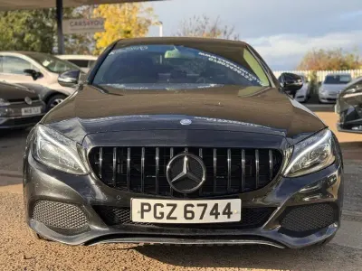 Usado Mercedes C220 170 HP (125 kW) 2015 Preto Sedan