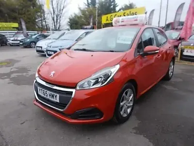 Used Peugeot 208 Active 80 HP (58 kW) 2015 Orange Hatchback