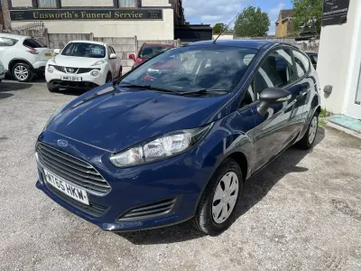 Second-hand Ford Fiesta Studio 82 CP (60 kW) 2015 Albastru Hatchback