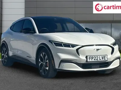 Begagnad Ford Mustang Extended Range 351 HK (258 kW) 2022 Vit Halvkombi