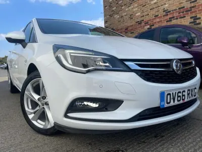 Używany Vauxhall Astra SRi 150 KM (110 kW) 2016 Biały Hatchback