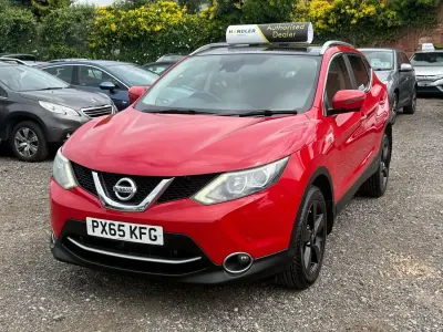 Used Nissan Qashqai N-TEC 115 HP (84 kW) 2015 Red SUV