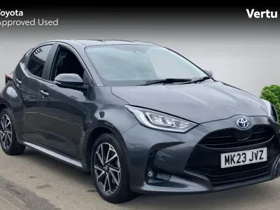 Usado Toyota Yaris Hybrid Design 116 HP (85 kW) 2026 Citadino