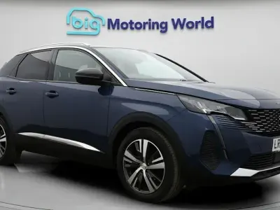 Używany Peugeot 3008 Allure Premium 131 KM (96 kW) 2022 Niebieski SUV