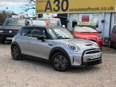 Usado Mini Cooper SE Hatch 33 kW (45 CV) 2023 Plateado Utilitario