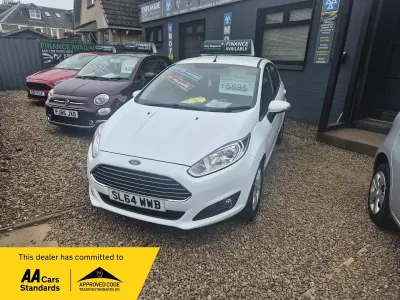 Used Ford Fiesta Zetec 82 HP (60 kW) 2014 White Hatchback