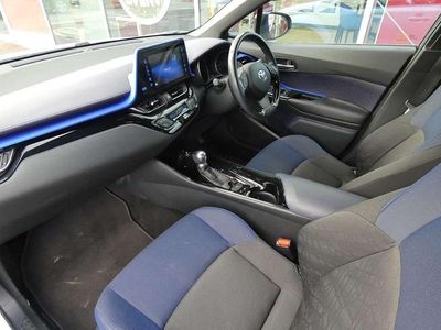Używany Toyota C-HR 116 KM (85 kW) 2017 Biały SUV