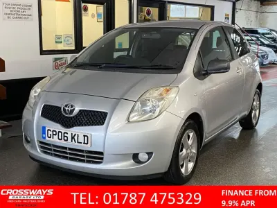 Używany Toyota Yaris 85 KM (62 kW) 2006 Srebrny Hatchback
