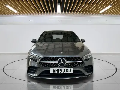 Usado Mercedes A150 Executive 150 HP (110 kW) 2019 Cinzento Citadino