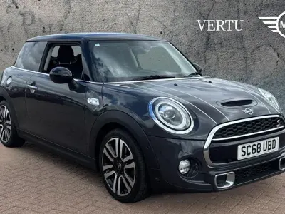 Usado Mini Cooper S Comfort 192 HP (141 kW) 2019 Cinzento Citadino