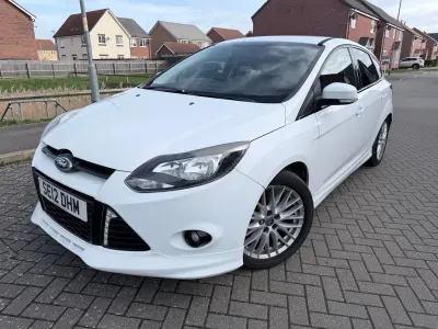 Second-hand Ford Focus Zetec 115 CP (84 kW) 2012 Alb Hatchback