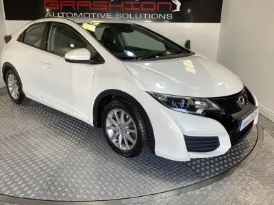 Käytetty Honda Civic S 120 HP (88 kW) 2015 Valkoinen Viistoperä