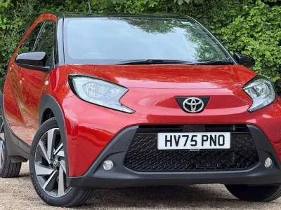 Used Toyota Aygo X 72 HP (52 kW) 2025 Chillir red bitone SUV