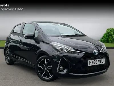 Używany Toyota Yaris Hybrid Design 100 KM (73 kW) 2018 Czarny
