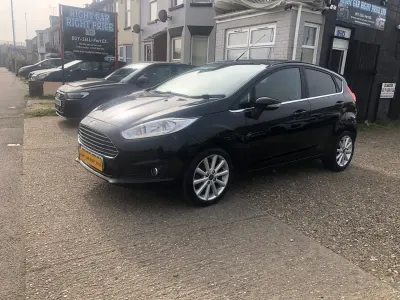 Käytetty Ford Fiesta Titanium 2016 Musta Viistoperä