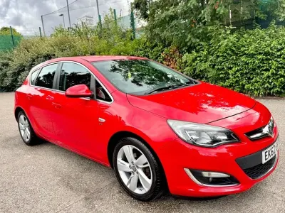 Used Vauxhall Astra SRi 113 HP (83 kW) 2012 Red Hatchback