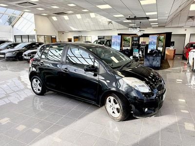 Used Toyota Yaris 101 HP (74 kW) 2011 Black Hatchback