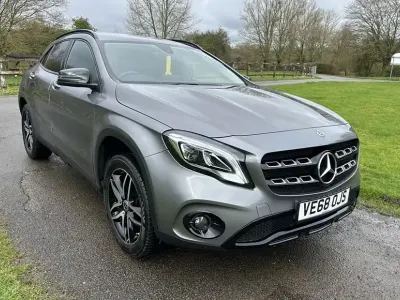 Usado Mercedes GLA180 Urban 122 HP (89 kW) 2018 Cinzento SUV