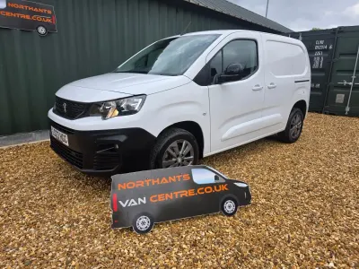 Usado Peugeot Partner Premium 131 HP (96 kW) 2023 Branco Monovolume