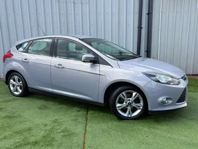 Used Ford Focus Zetec 125 HP (91 kW) 2011 Silver Hatchback