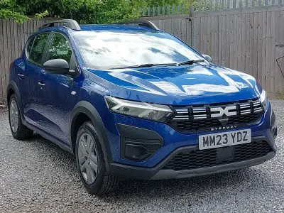 Begagnad Dacia Sandero Essentiel 91 HK (66 kW) 2023 Blå Halvkombi