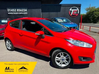 Used Ford Fiesta Zetec 82 HP (60 kW) 2014 Red Hatchback