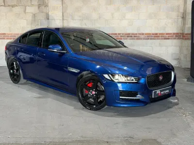 Używany Jaguar XE R-Sport 180 KM (132 kW) 2015 Niebieski Sedan/Limuzyna