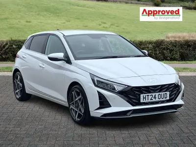 Używany Hyundai i20 Premium 100 KM (73 kW) 2024 Biały Hatchback