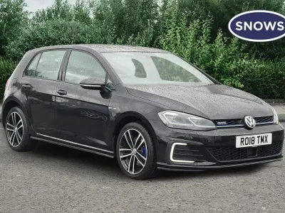 Usado VW Golf VII GTE 204 CV (150 kW) 2018 Negro Utilitario