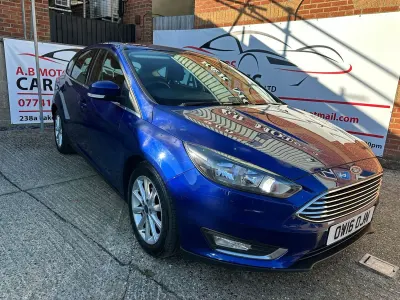 Used Ford Focus Titanium 120 HP (88 kW) 2016 Blue Hatchback