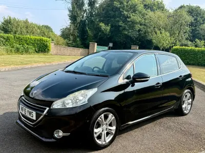Used Peugeot 208 Allure 82 HP (60 kW) 2015 Black Hatchback