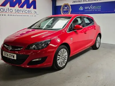 Used Vauxhall Astra Excite 115 HP (84 kW) 2014 Red Hatchback