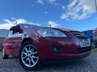 Used Kia Ceed 2009 Red Hatchback