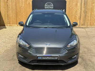 Used Ford Focus Zetec 100 HP (73 kW) 2017 Grey Hatchback