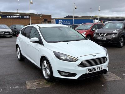 Used Ford Focus Zetec 120 HP (88 kW) 2016 Frozen white Hatchback