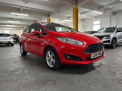 Used Ford Fiesta Zetec 100 HP (73 kW) 2016 Red Hatchback