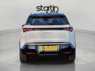Peugeot e-5008