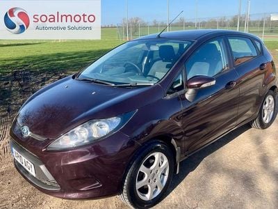 Begagnad Ford Fiesta 2010 Röd Halvkombi