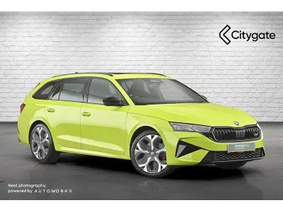 Used Skoda Octavia vRS 195 HP (143 kW) 2025 Hyper green Estate