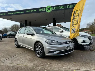 Używany VW Golf VII SE 130 KM (95 kW) 2018 Srebrny Hatchback