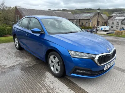 Begagnad Skoda Octavia SE First Edition 110 HK (80 kW) 2020 Blå Halvkombi