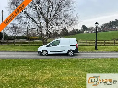 Used Ford Transit Courier Trend 95 HP (69 kW) 2018 White Van