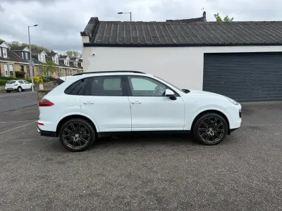 Used Porsche Cayenne 262 HP (192 kW) 2017 White SUV