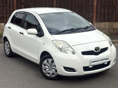 Używany Toyota Yaris T2 69 KM (50 kW) 2009 Biały Hatchback