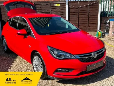 Used Vauxhall Astra Elite 150 HP (110 kW) 2016 Red Hatchback