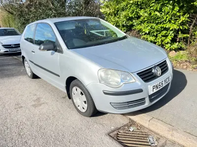 Begagnad VW Polo 2005 Silver Halvkombi
