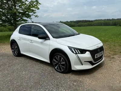 Used Peugeot 208 GT-line 130 HP (95 kW) 2020 White Hatchback