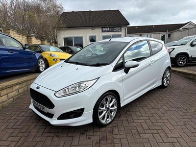Used Ford Fiesta Zetec 125 HP (91 kW) 2016 White Hatchback