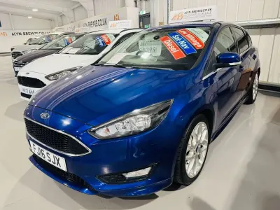 Used Ford Focus Zetec 120 HP (88 kW) 2016 Blue Hatchback